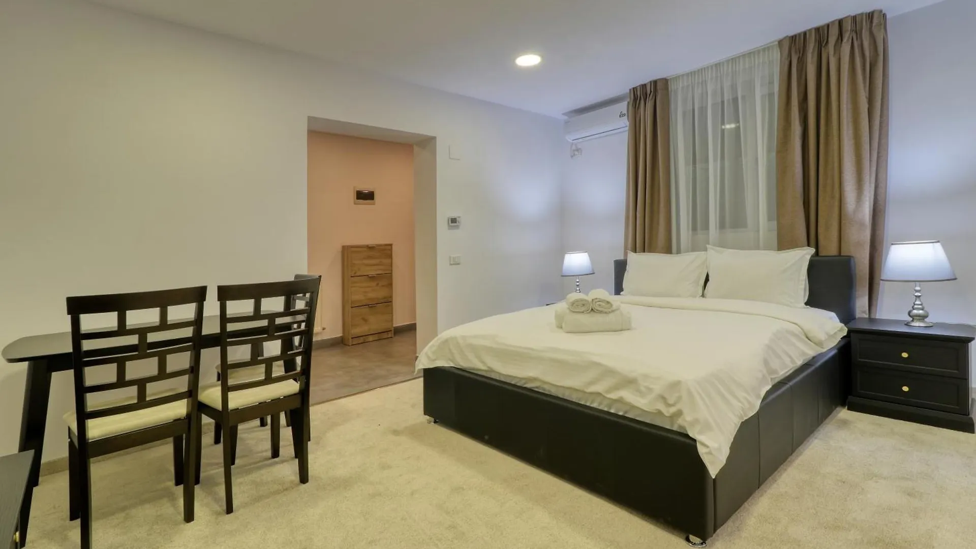 2 Hidden Gems - All U Need - By Uni88 Apartments Bucharest 0*,  Romania