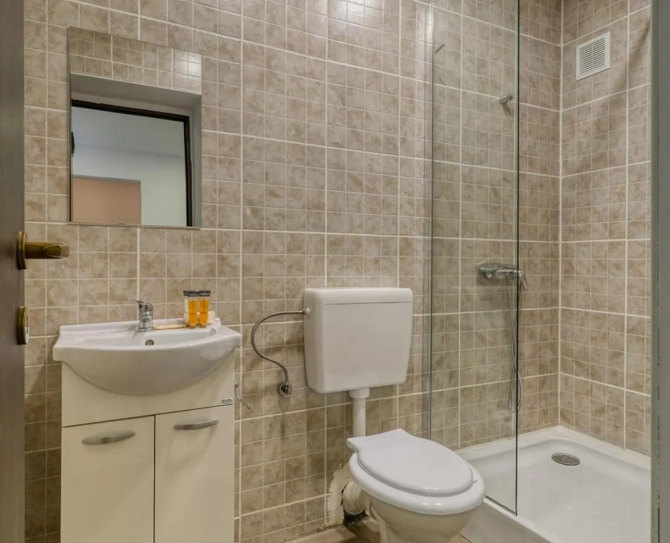 2 Hidden Gems - All U Need - By Uni88 Apartments Bucharest