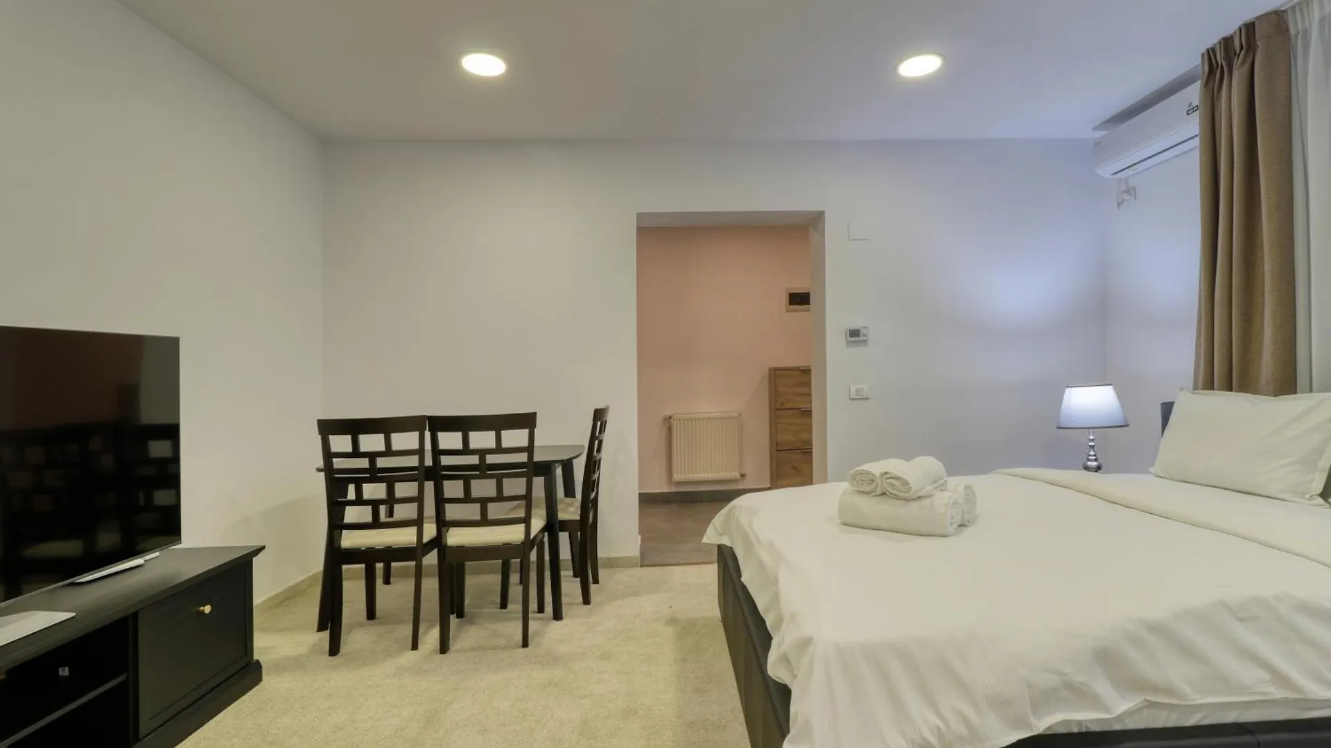 2 Hidden Gems - All U Need - By Uni88 Apartments Bucharest