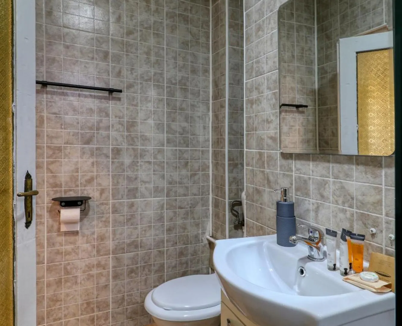 2 Hidden Gems - All U Need - By Uni88 Apartments Bucharest