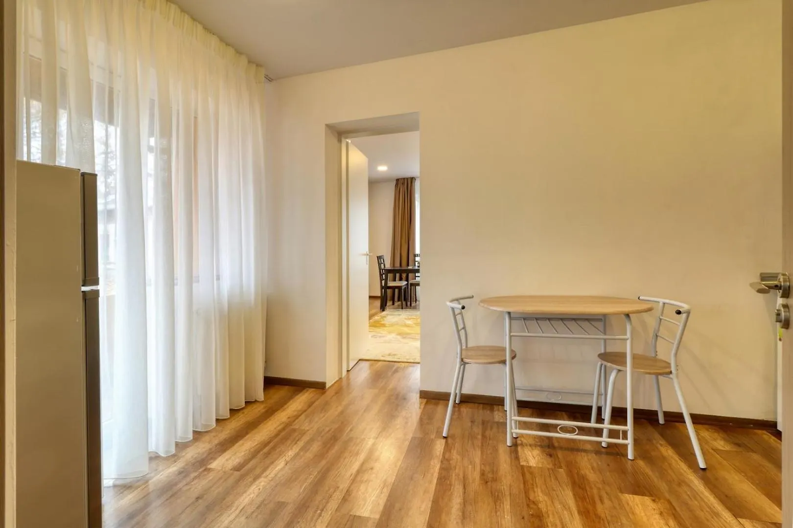 2 Hidden Gems - All U Need - By Uni88 Apartments Bucharest Romania