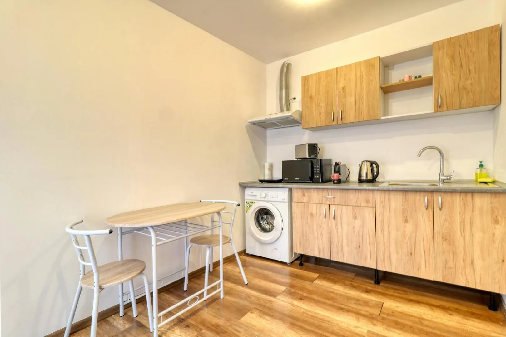2 Hidden Gems - All U Need - By Uni88 Apartments Bucharest Romania